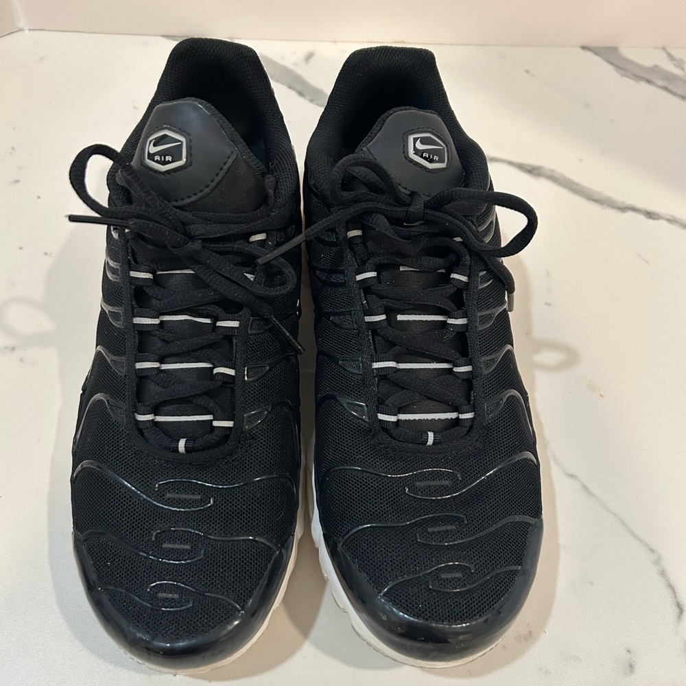 Nike Air Women’s Black and White Athletic Shoes